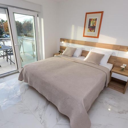 Apartmani Villa Paulo ستاريغغاد باكلينتسا المظهر الخارجي الصورة