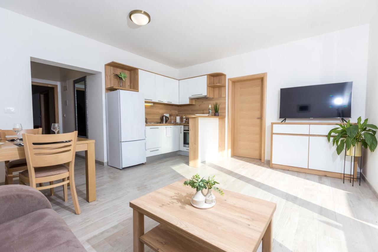 Apartmani Villa Paulo ستاريغغاد باكلينتسا المظهر الخارجي الصورة