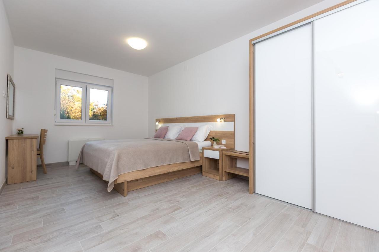 Apartmani Villa Paulo ستاريغغاد باكلينتسا المظهر الخارجي الصورة