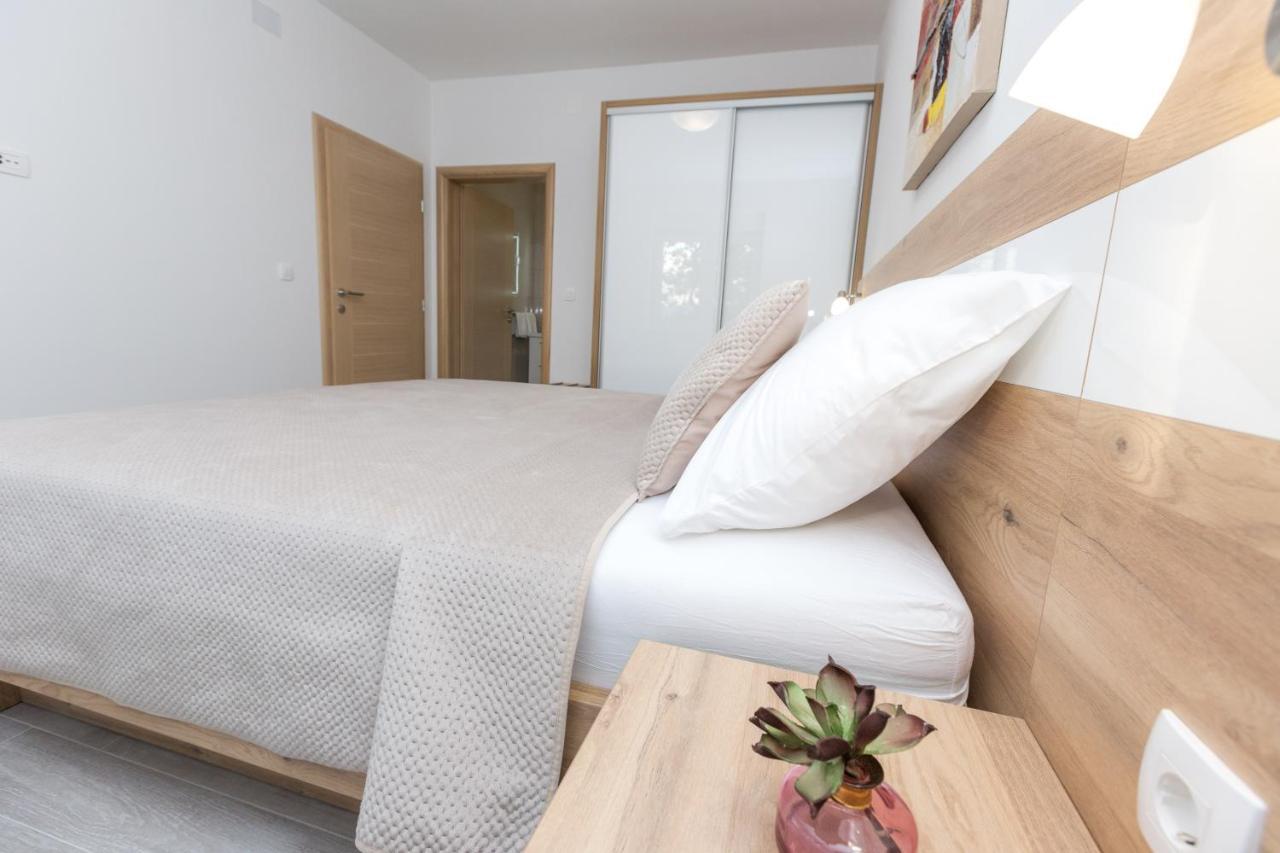 Apartmani Villa Paulo ستاريغغاد باكلينتسا المظهر الخارجي الصورة