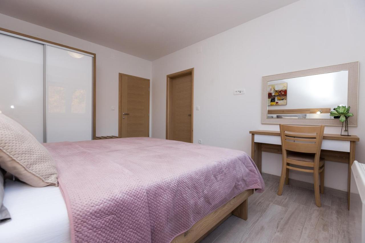 Apartmani Villa Paulo ستاريغغاد باكلينتسا المظهر الخارجي الصورة